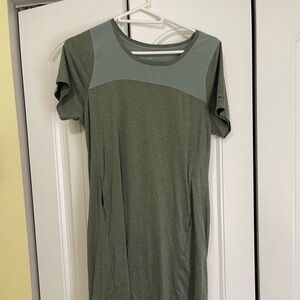 Green t shirt dress Columbia size L